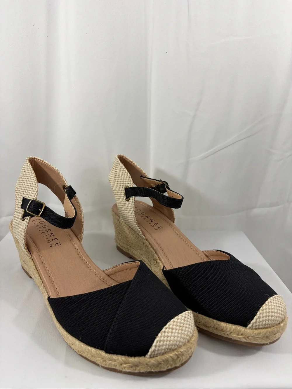 NWT Journee Women’s Size 10 Cream Wedge Espadrille Sandals in Black